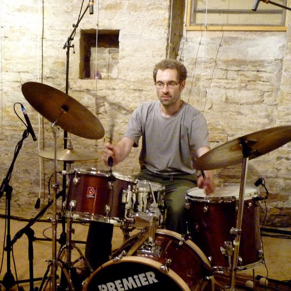 cropped-alain-rellay-au-saxo-et-guillaume-pierrat-a-la-batterie-photo-dr-1572352738.jpg